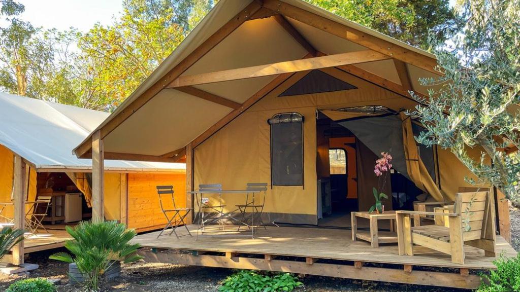 אסראלה Il Pampaleone Glamping And Resort מראה חיצוני תמונה