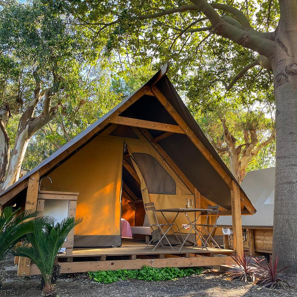 אסראלה Il Pampaleone Glamping And Resort מראה חיצוני תמונה