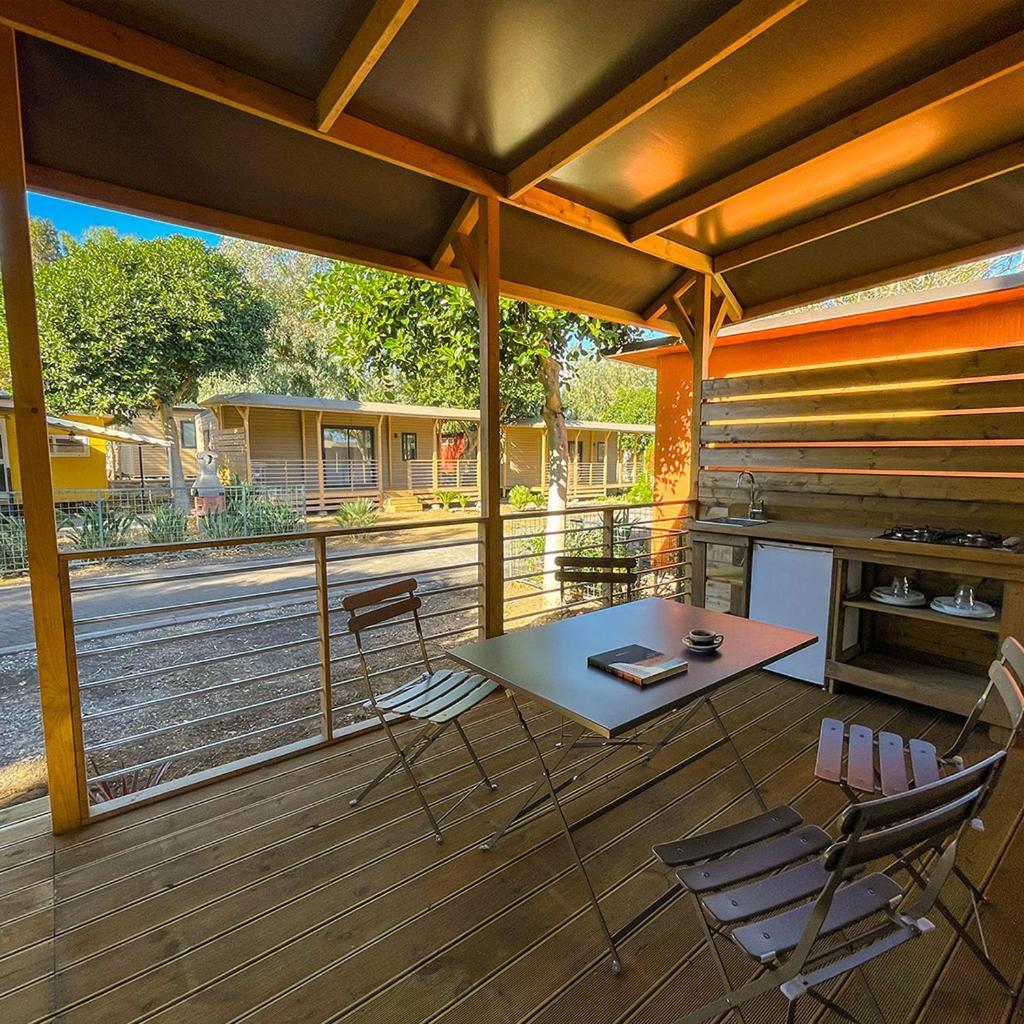אסראלה Il Pampaleone Glamping And Resort מראה חיצוני תמונה
