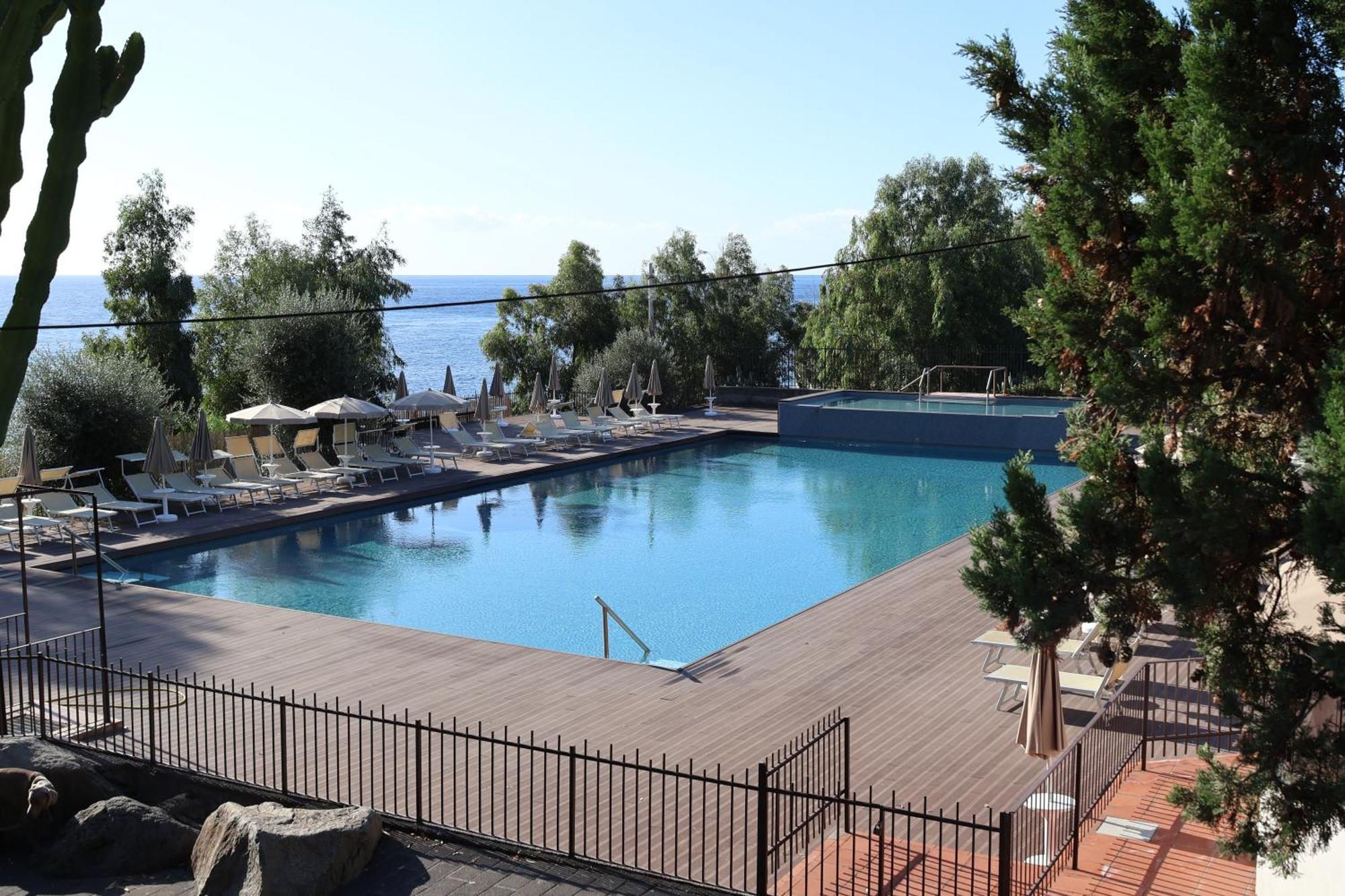 אסראלה Il Pampaleone Glamping And Resort מראה חיצוני תמונה