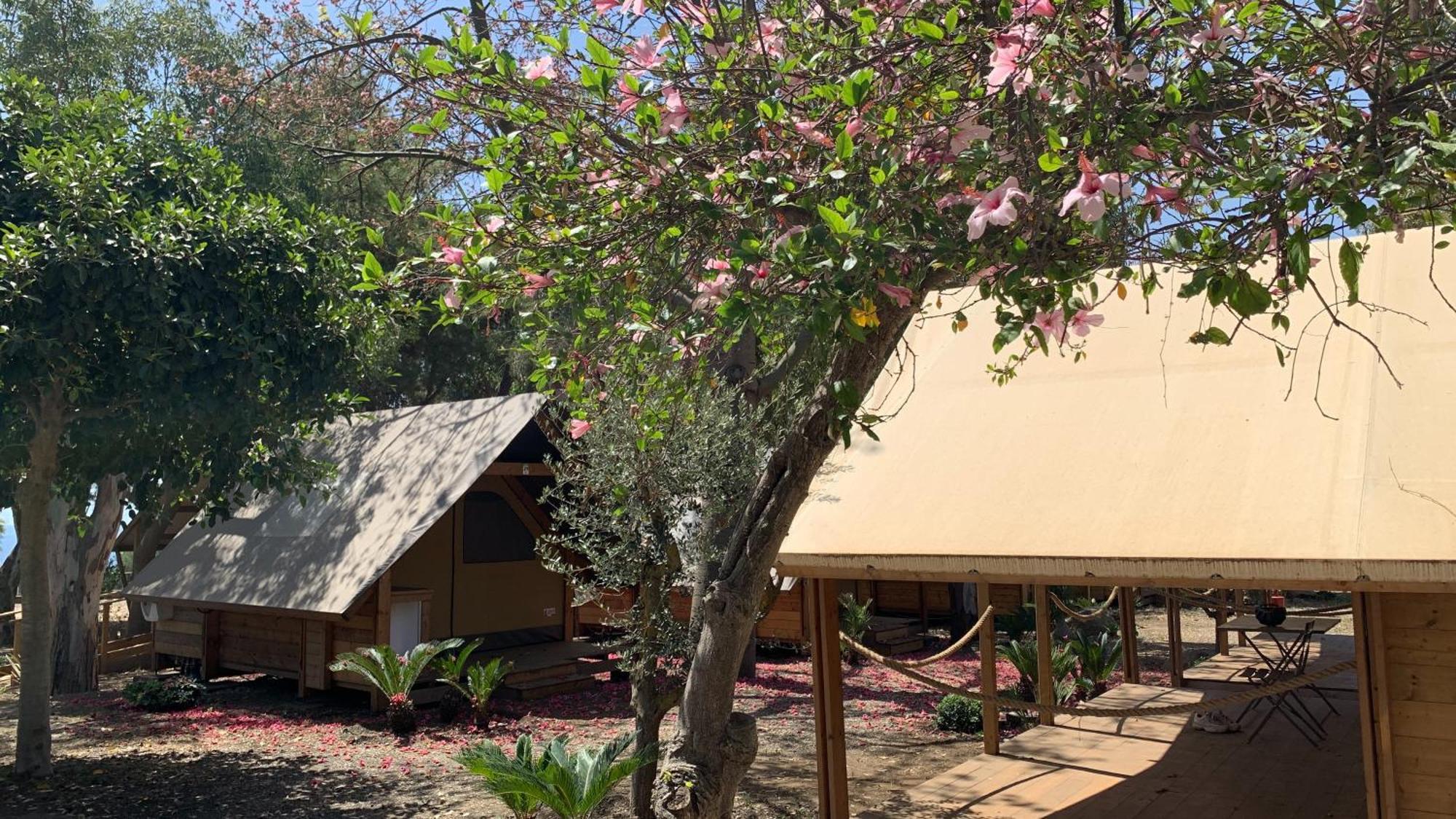 אסראלה Il Pampaleone Glamping And Resort מראה חיצוני תמונה